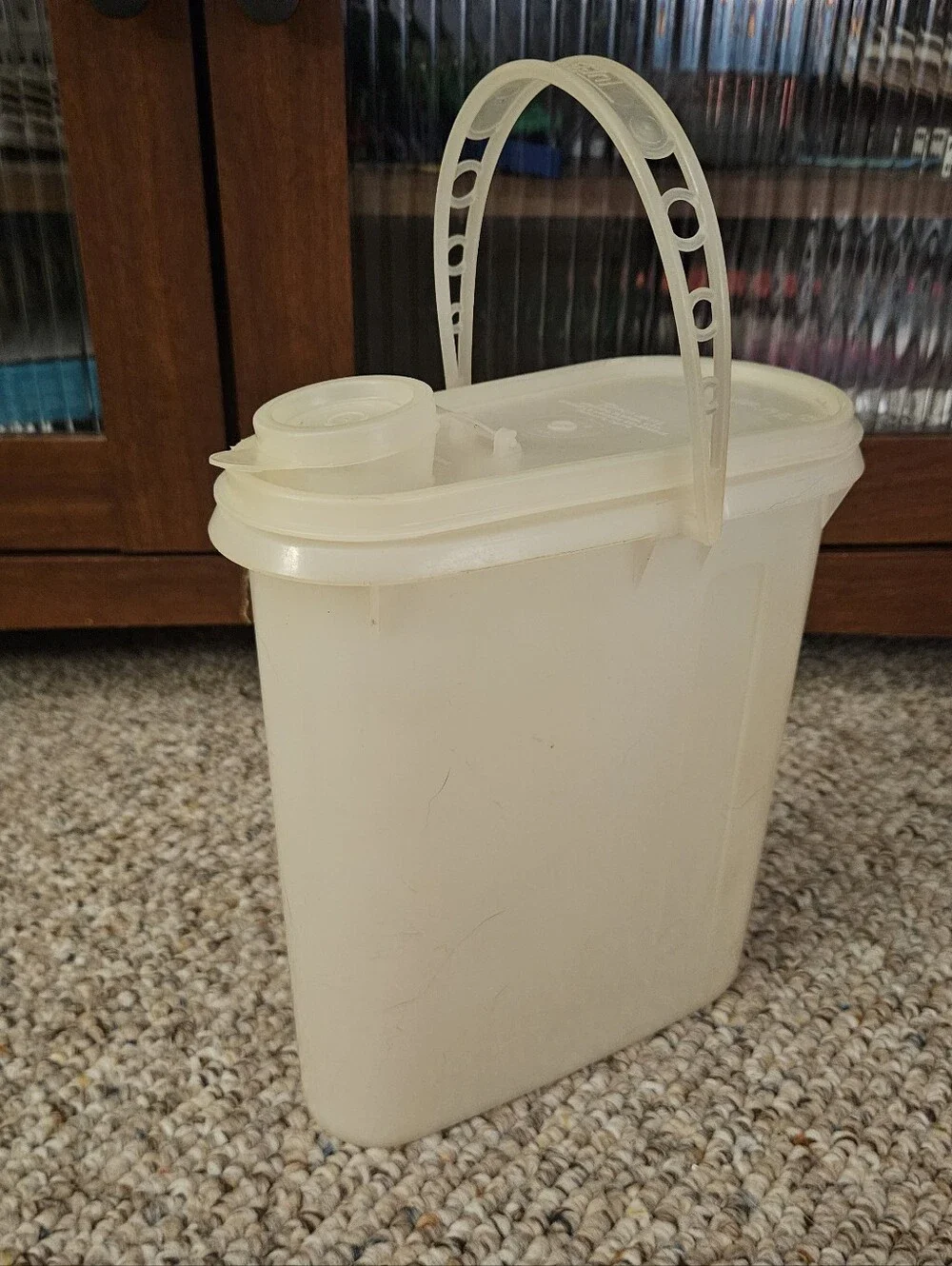 Tupperware Beverage Buddy Store N Pour Container 2 Quart 587-7
